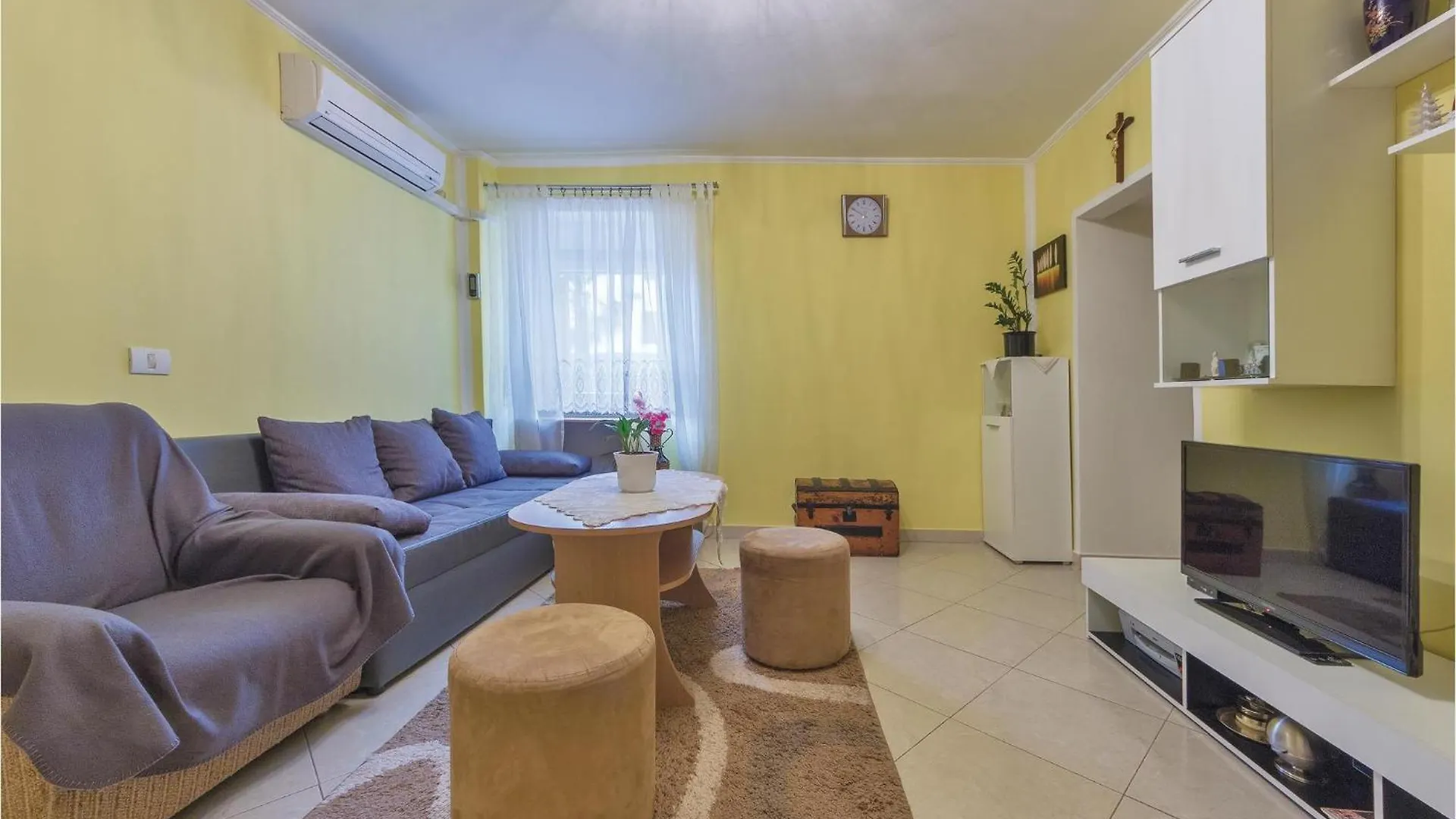 2 Bedroom Beautiful Home In Galižana 0*,  Croatie