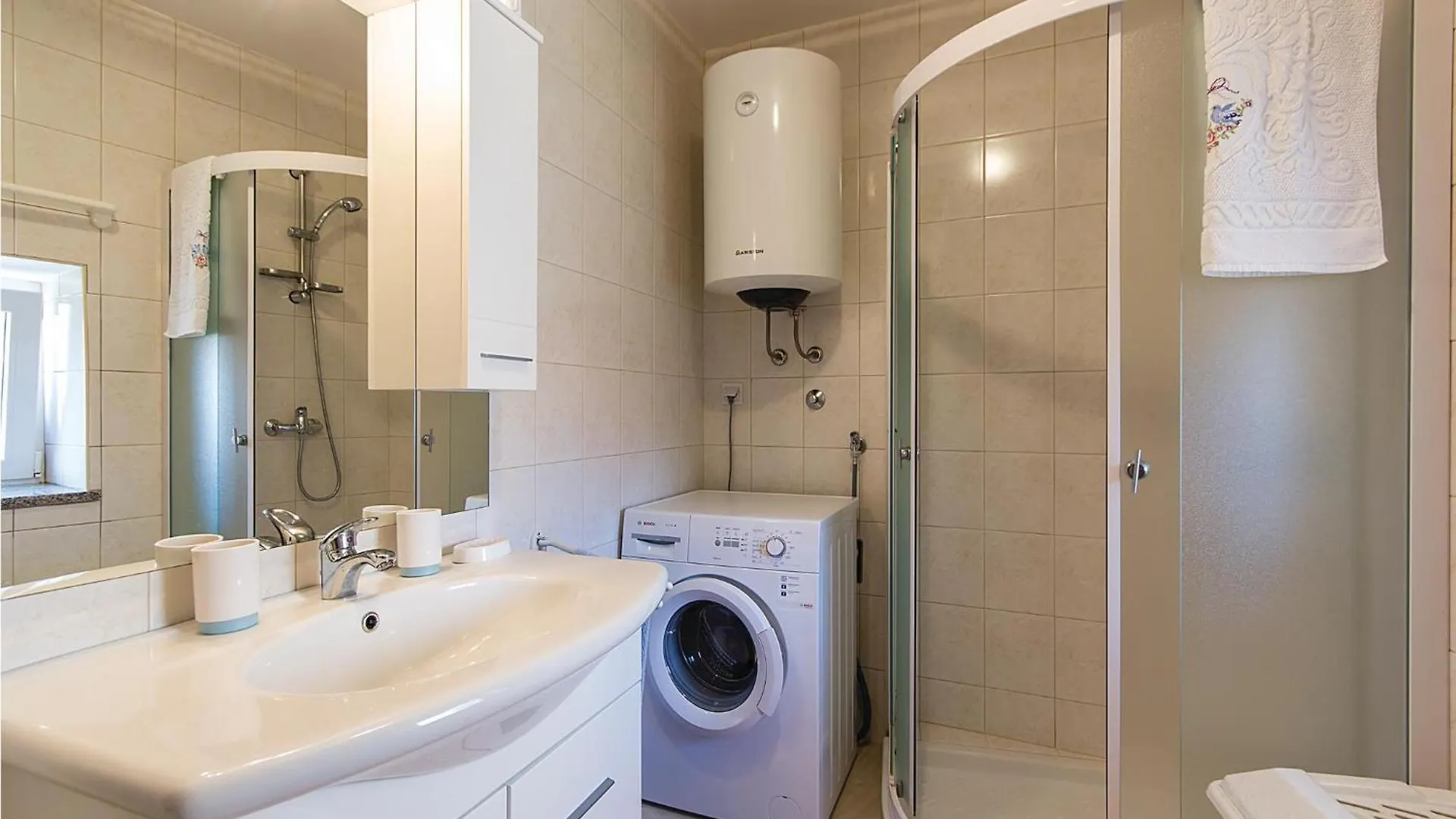 2 Bedroom Beautiful Home In Galizana 0*,